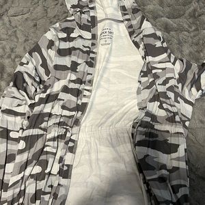 Grey camp cardigan with hood